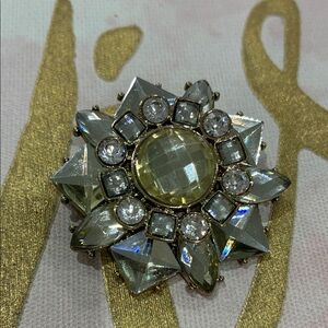 Elegant Beveled Crystal Rhinestone Flower Design Brooch